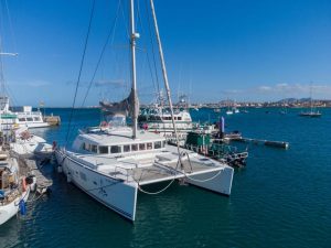 Lagoon Katamaran Yacht Zum Verkauf sicher auf Ponton