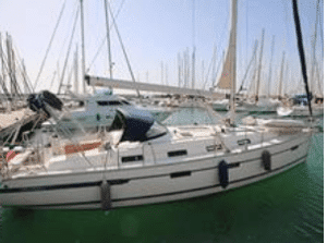 Bavaria Yacht à quai à Port Ginesta