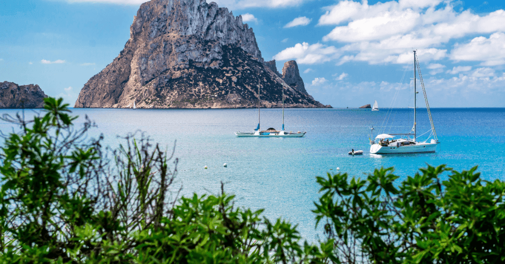 navegar en barco a ibiza