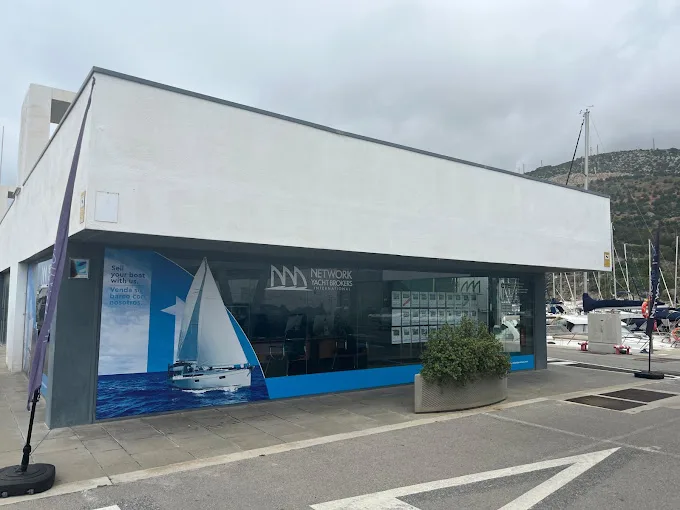 local 810 en port ginesta