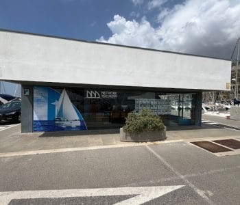 local 810 en port ginesta